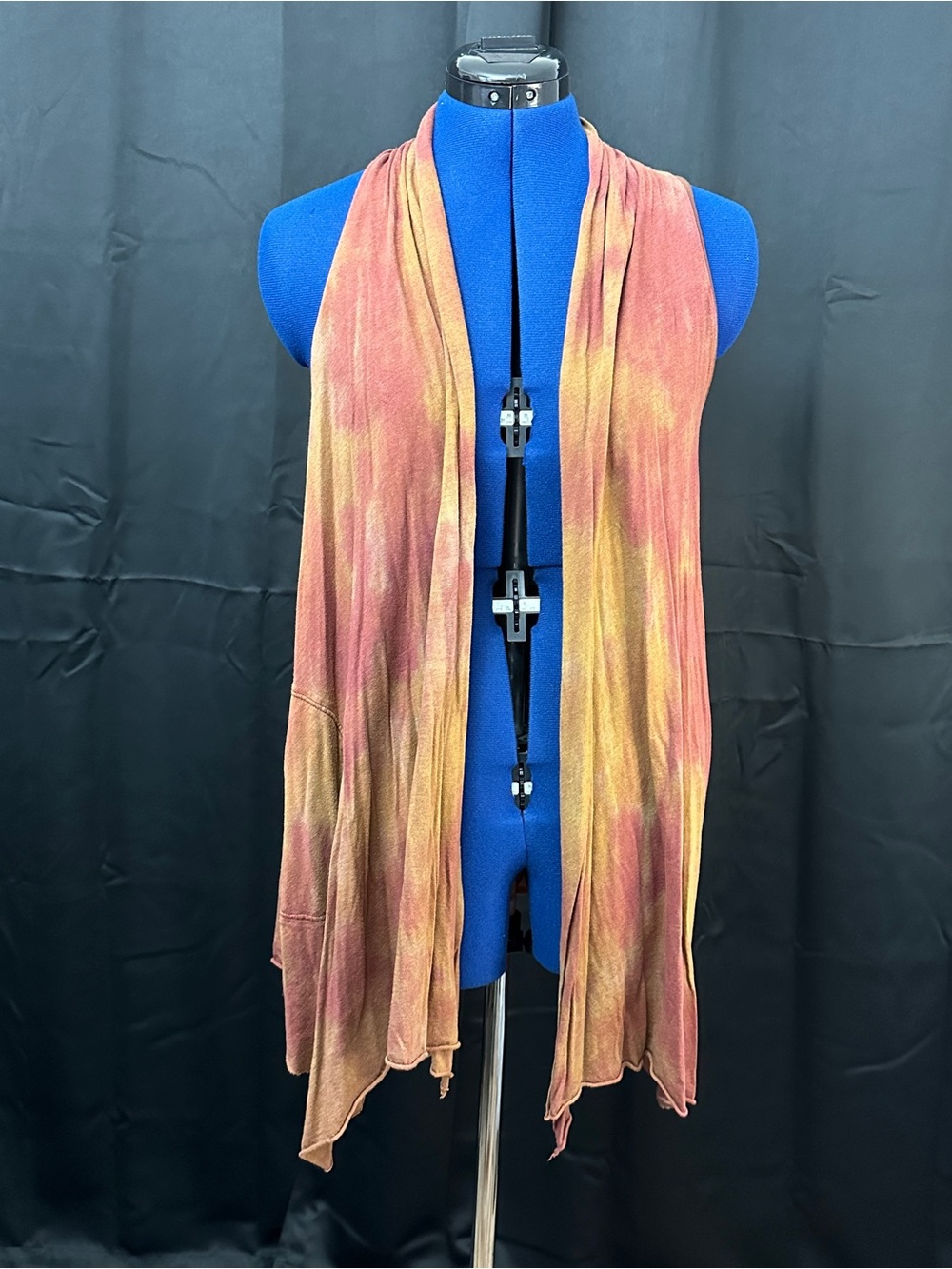 Lightweight Open-Front Tie-Dye Vest in Rust & Mustard